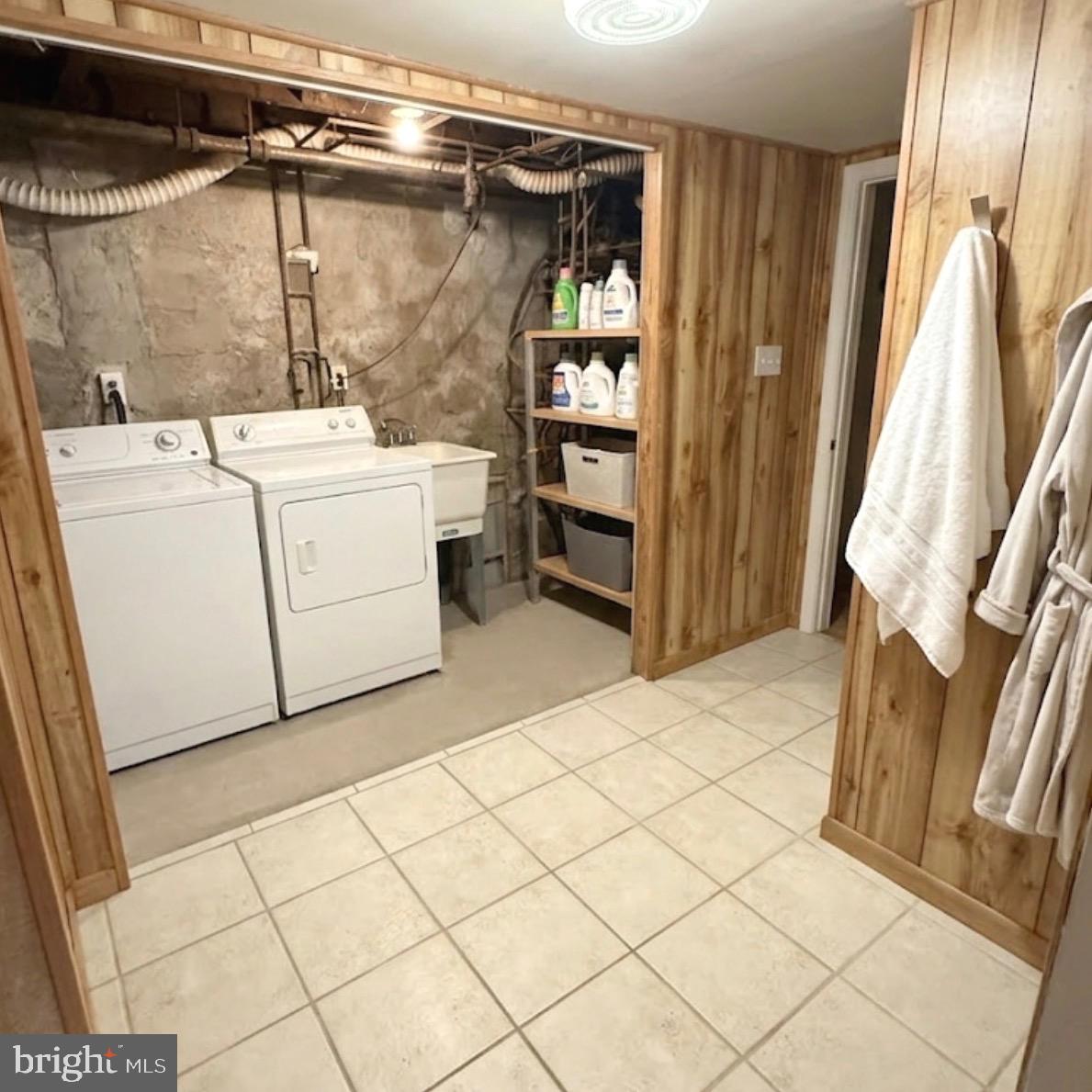 306 S Carol Blvd Property Photo 24