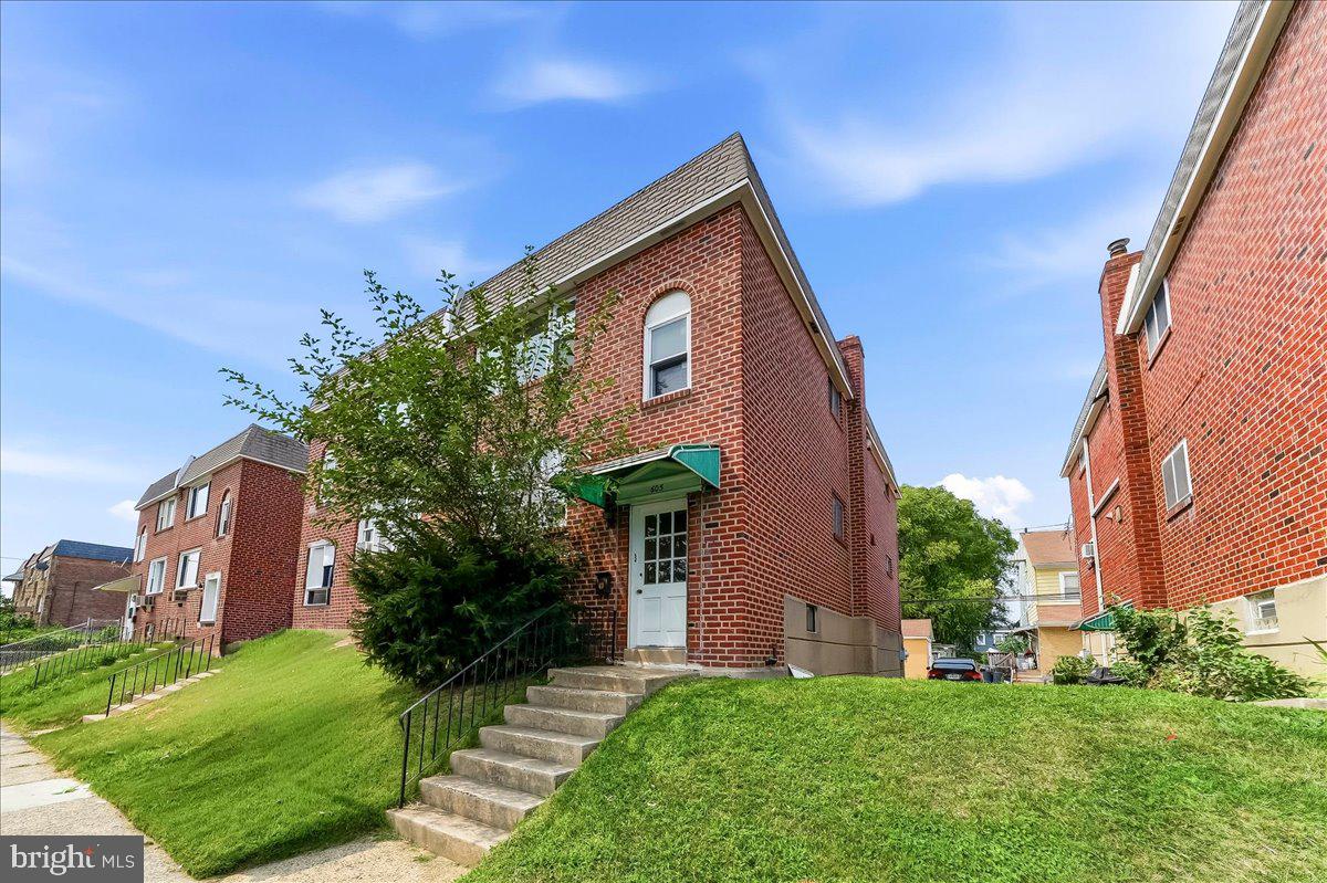 605 BYWOOD AVE Property Photo 1