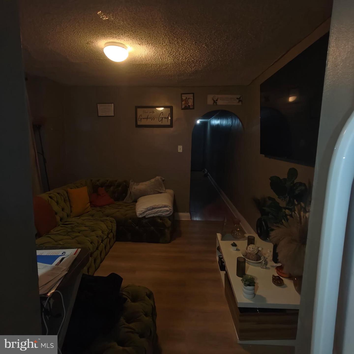 402 Long Ln Property Photo 12