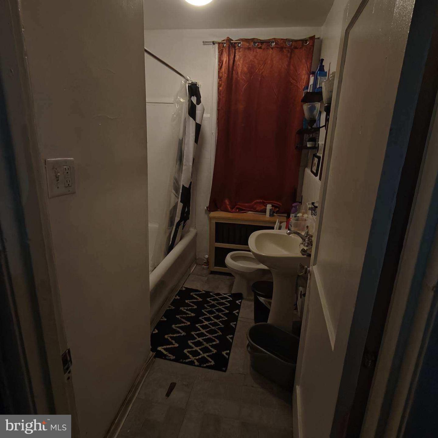 402 Long Ln Property Photo 8