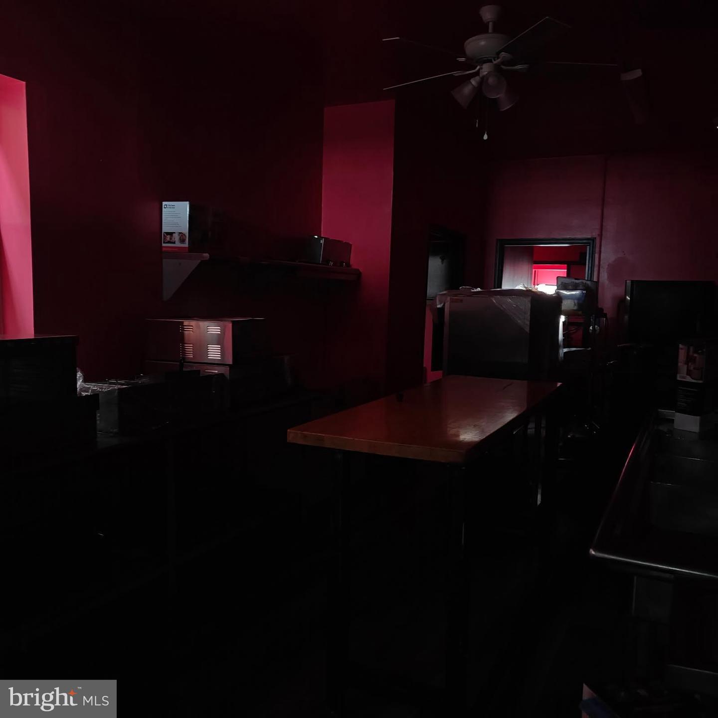 402 Long Ln Property Photo 10