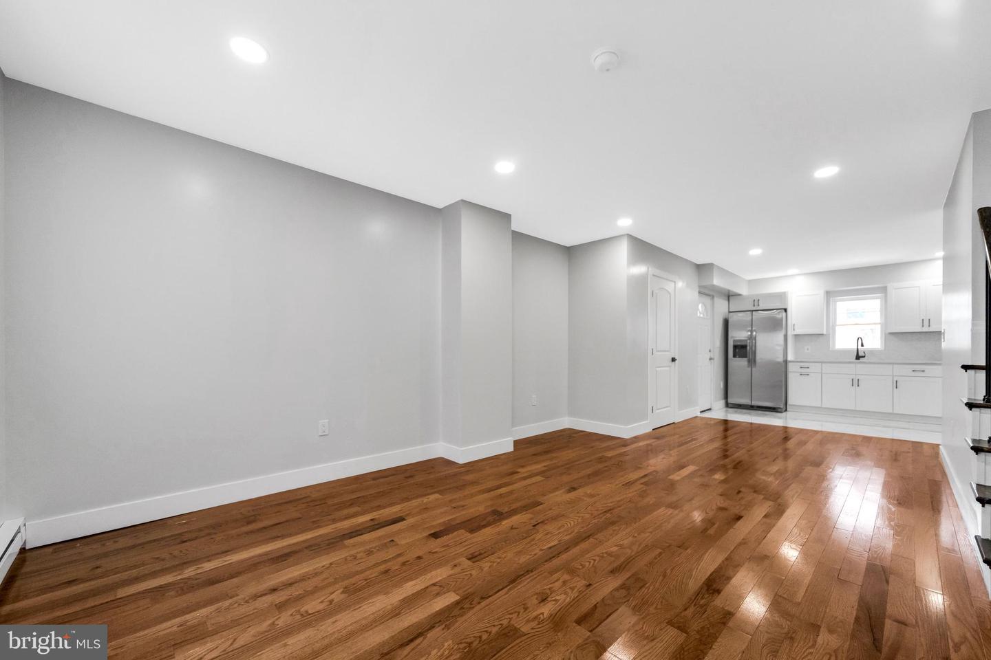 1119 Thomas St Property Photo 2