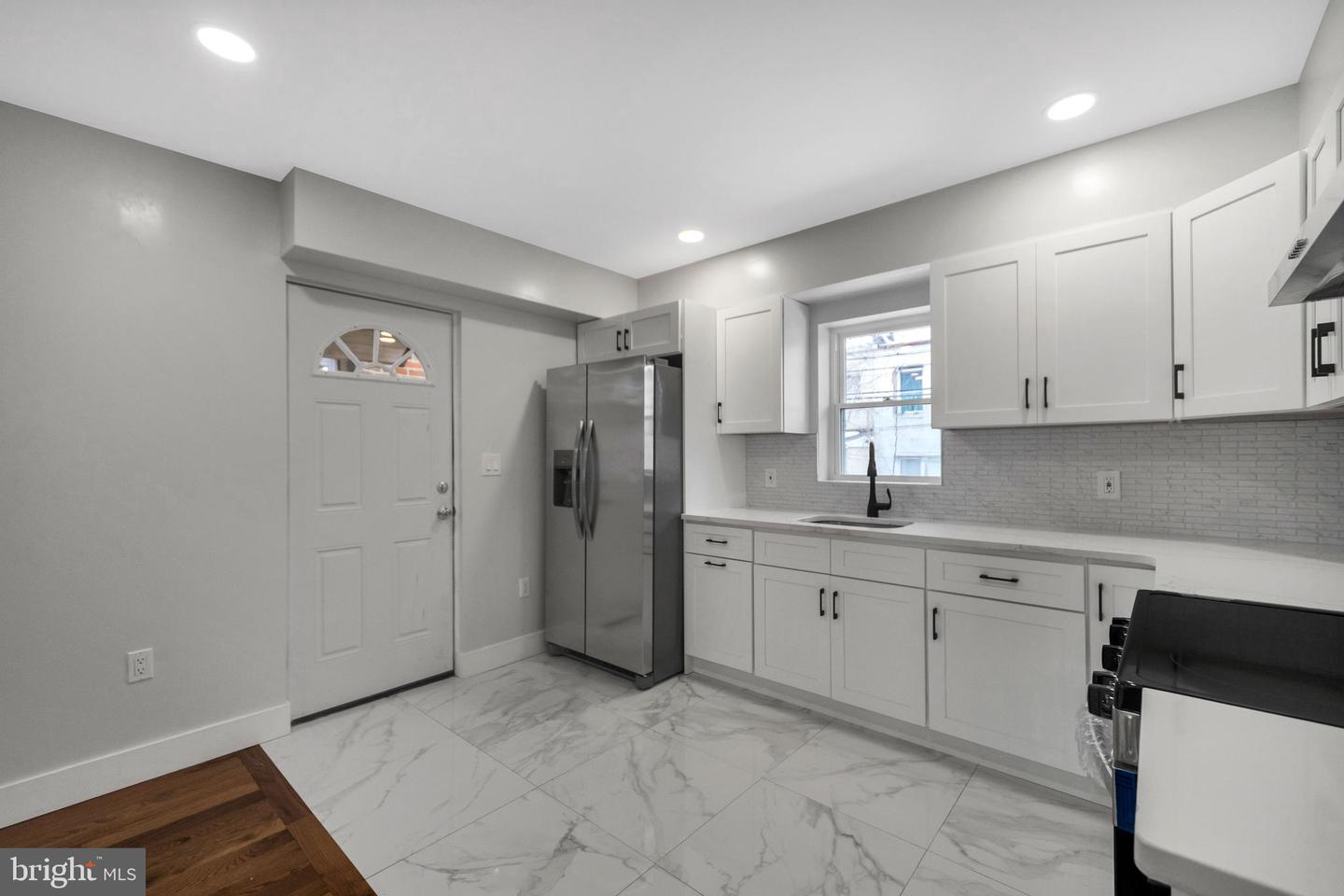 1119 Thomas St Property Photo 4