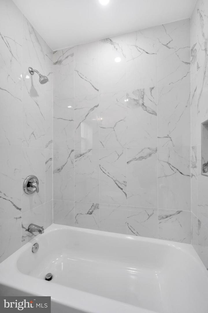 1119 Thomas St Property Photo 14