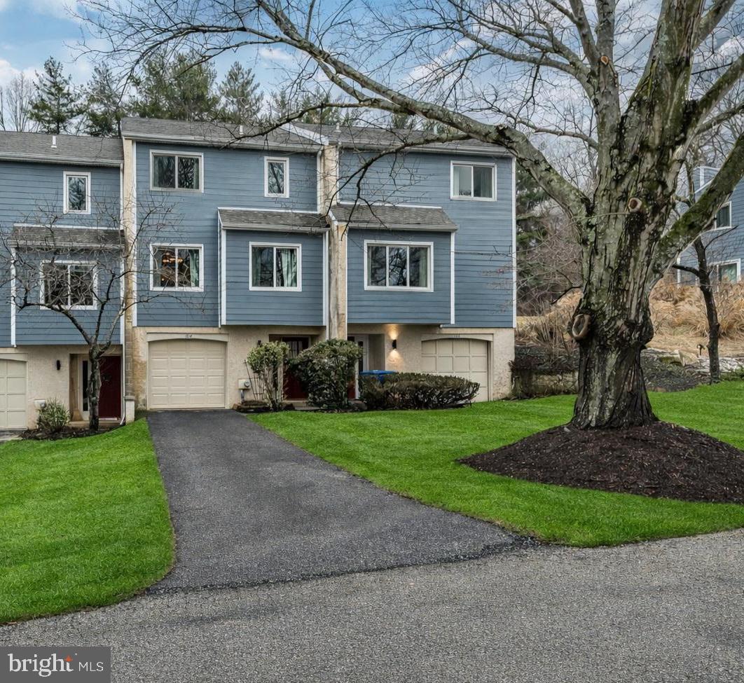 104 S POINT DR #104