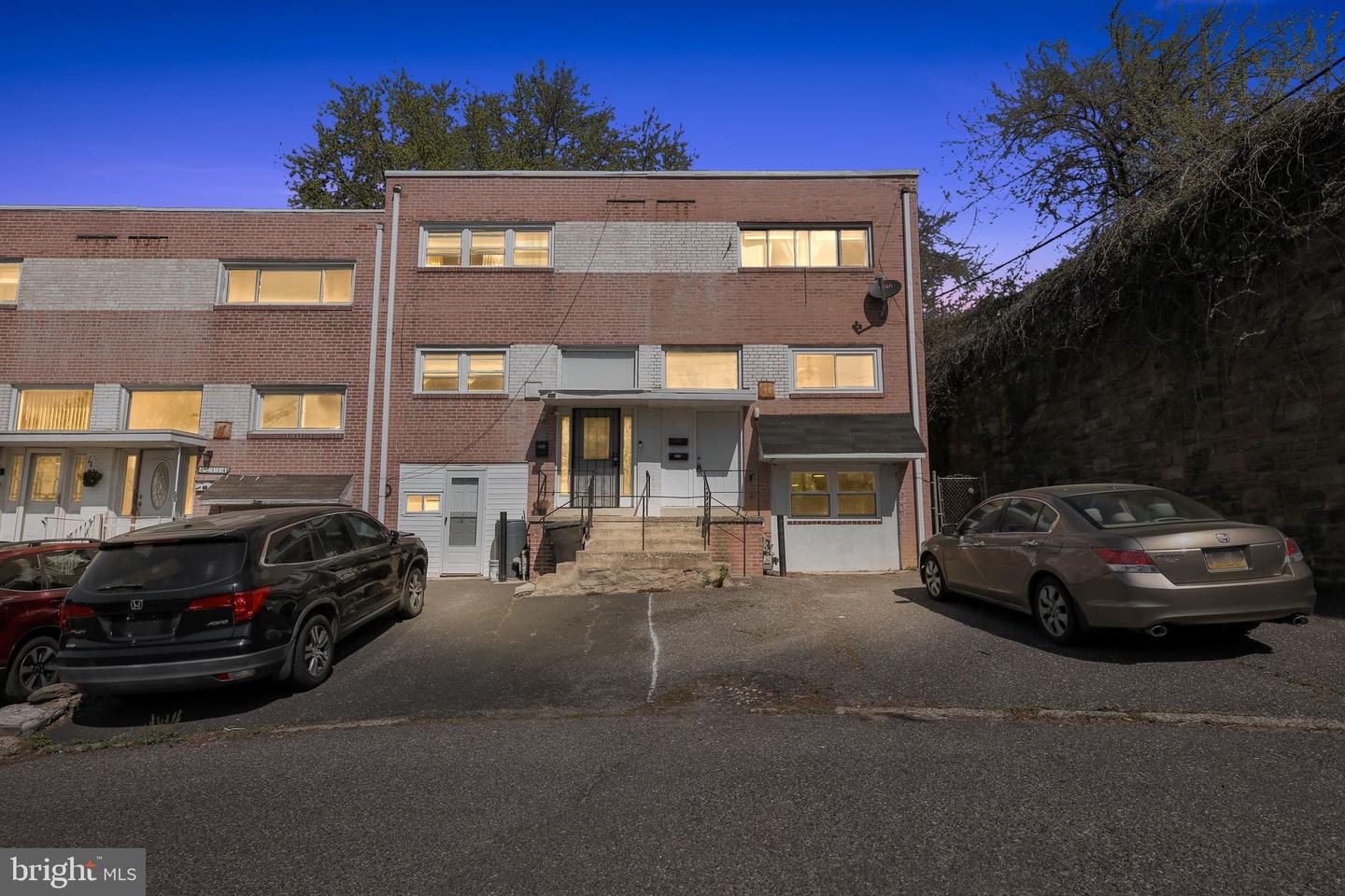 2110 Delmar Dr Property Photo 1