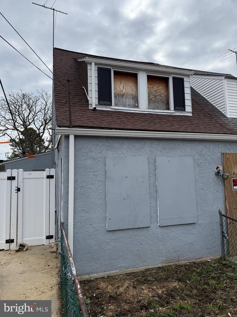 1119 Brown St Property Photo 2