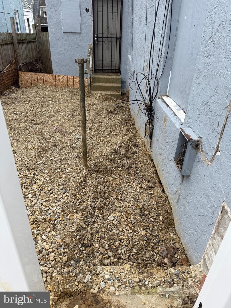 1119 Brown St Property Photo 3