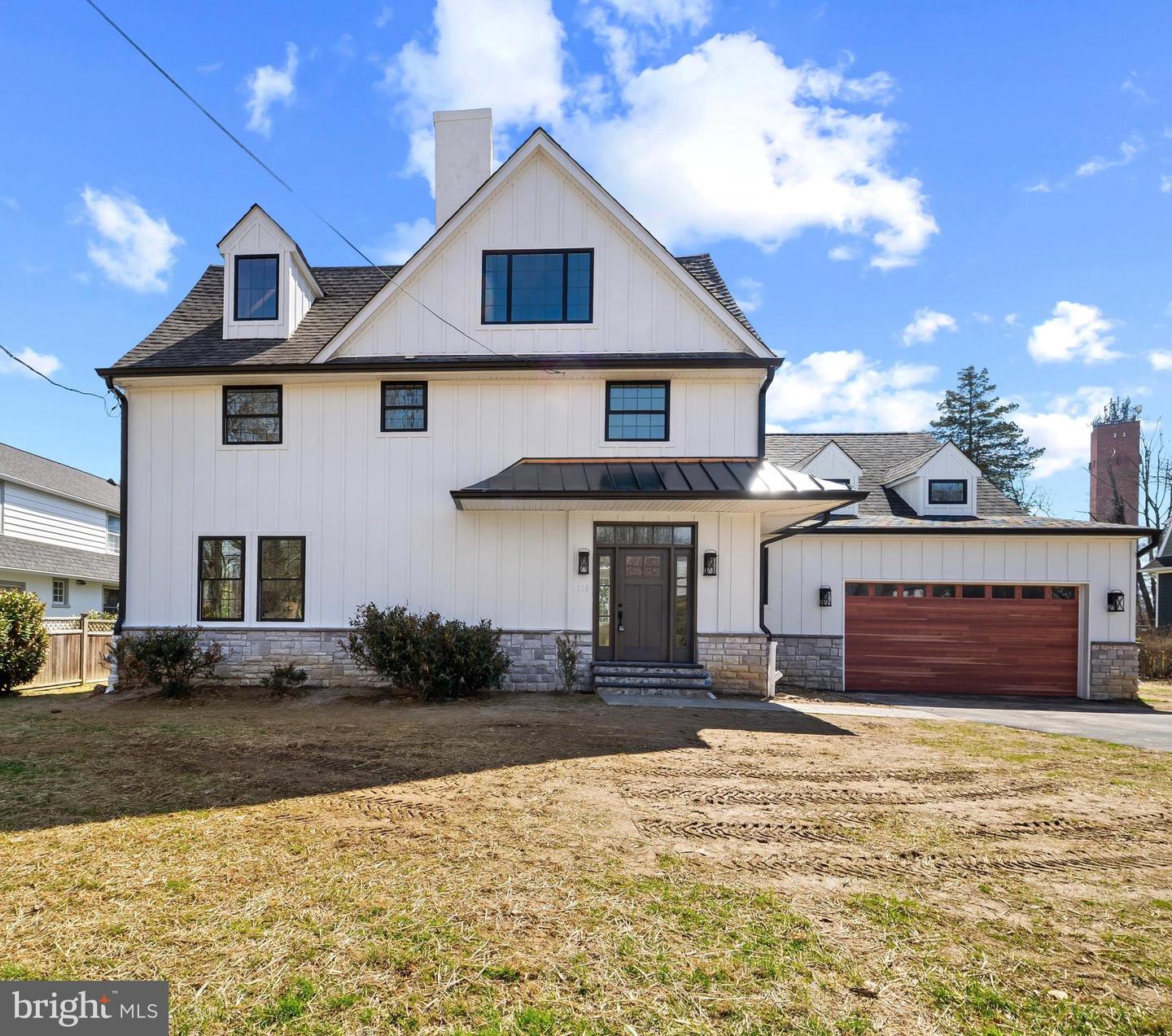 118 W Beechtree Ln Property Photo 1