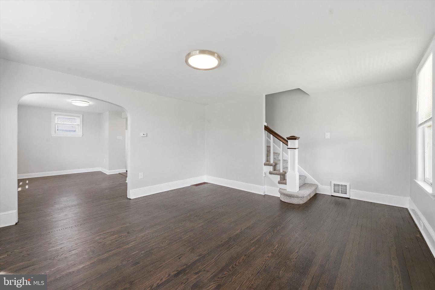 1042 Randall Ave Property Photo 4