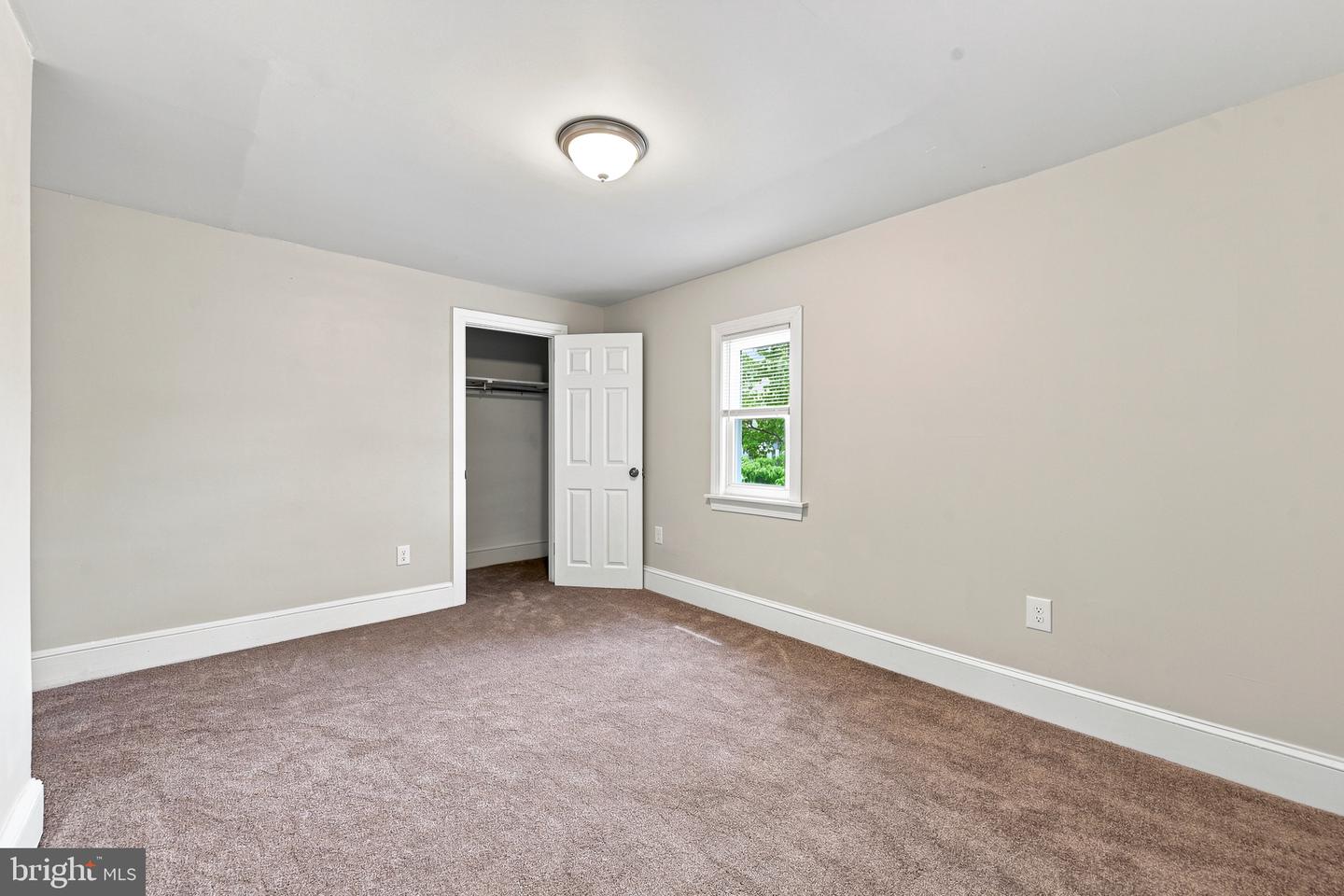 1042 Randall Ave Property Photo 17