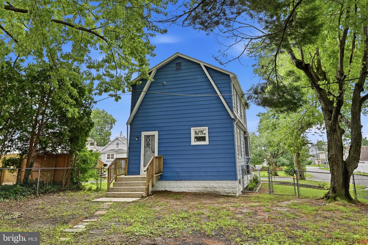 1042 Randall Ave Property Photo 18