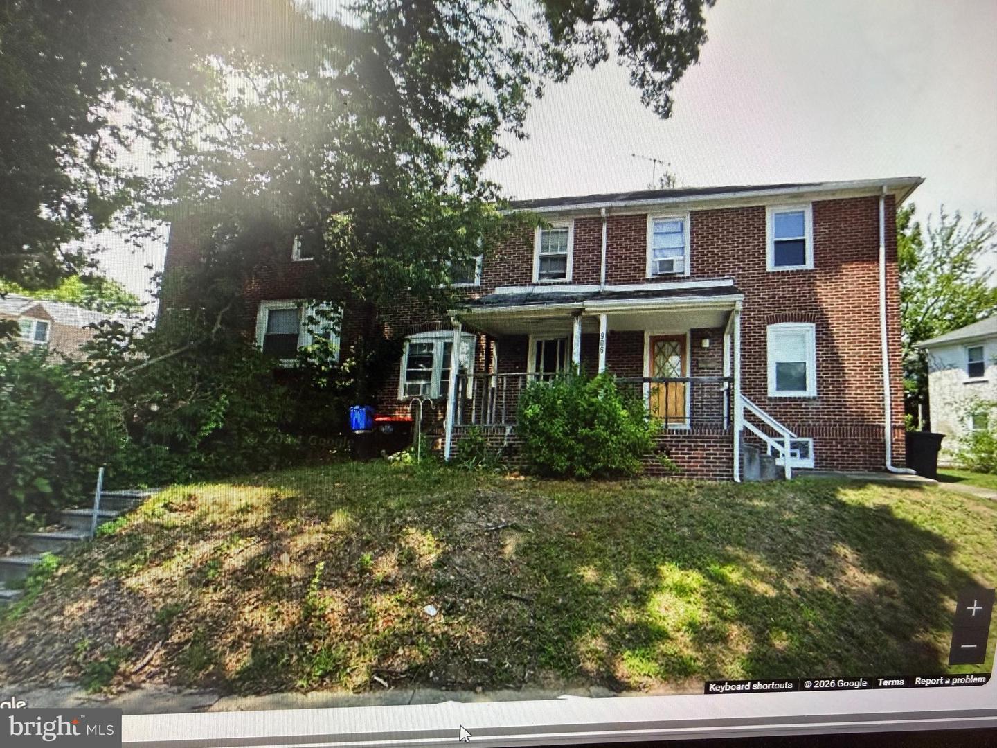 904 E 15th St Property Photo 1