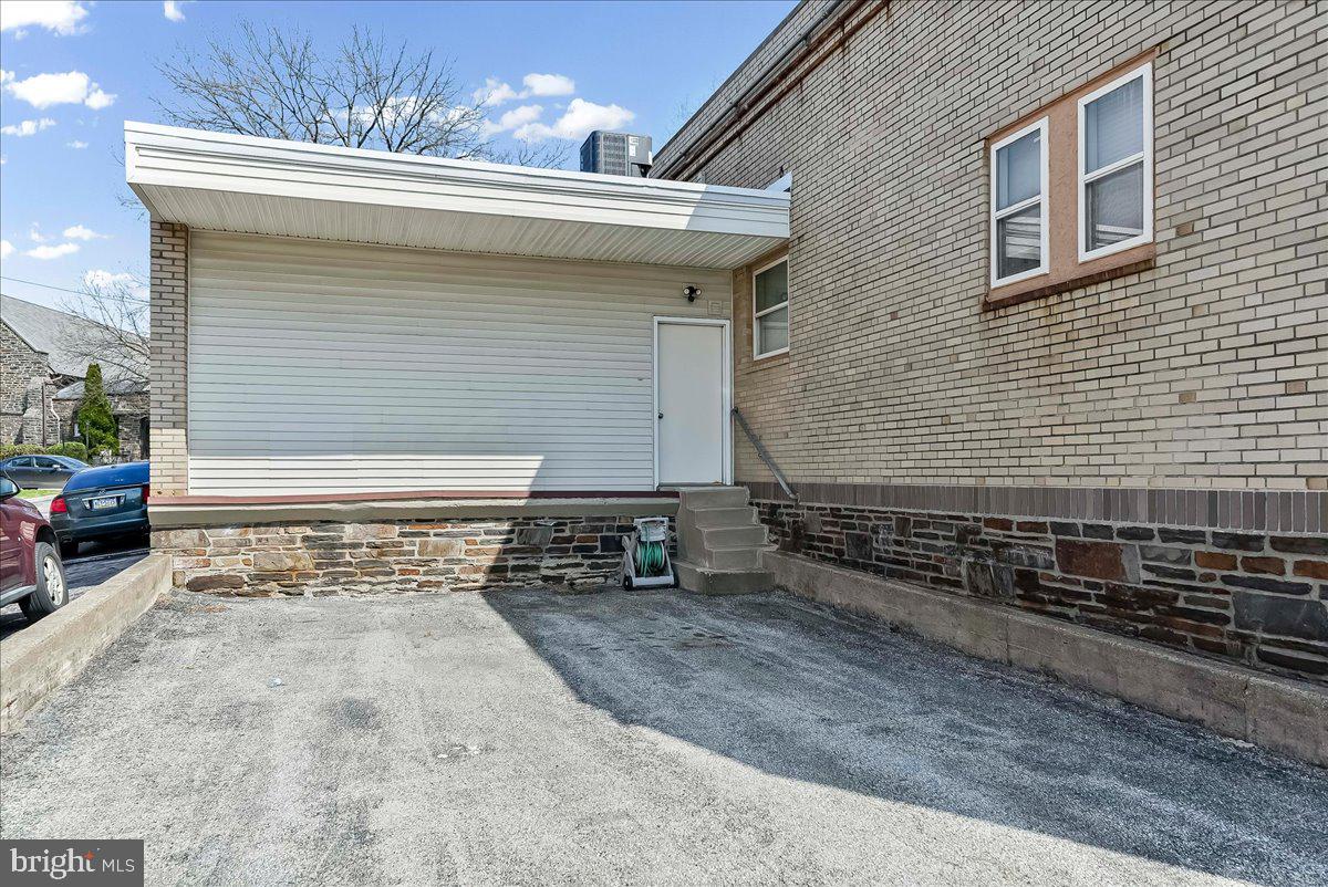 101 E Darby Rd Property Photo 17