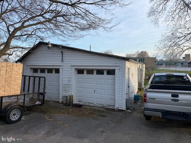 226 E Winona Ave Property Photo 1