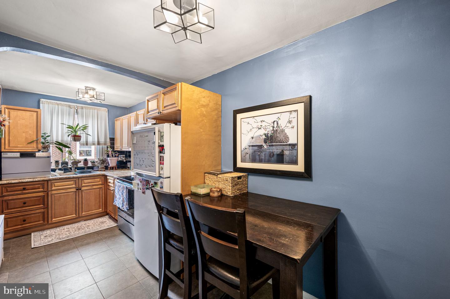 828 Derwyn Rd Property Photo 4