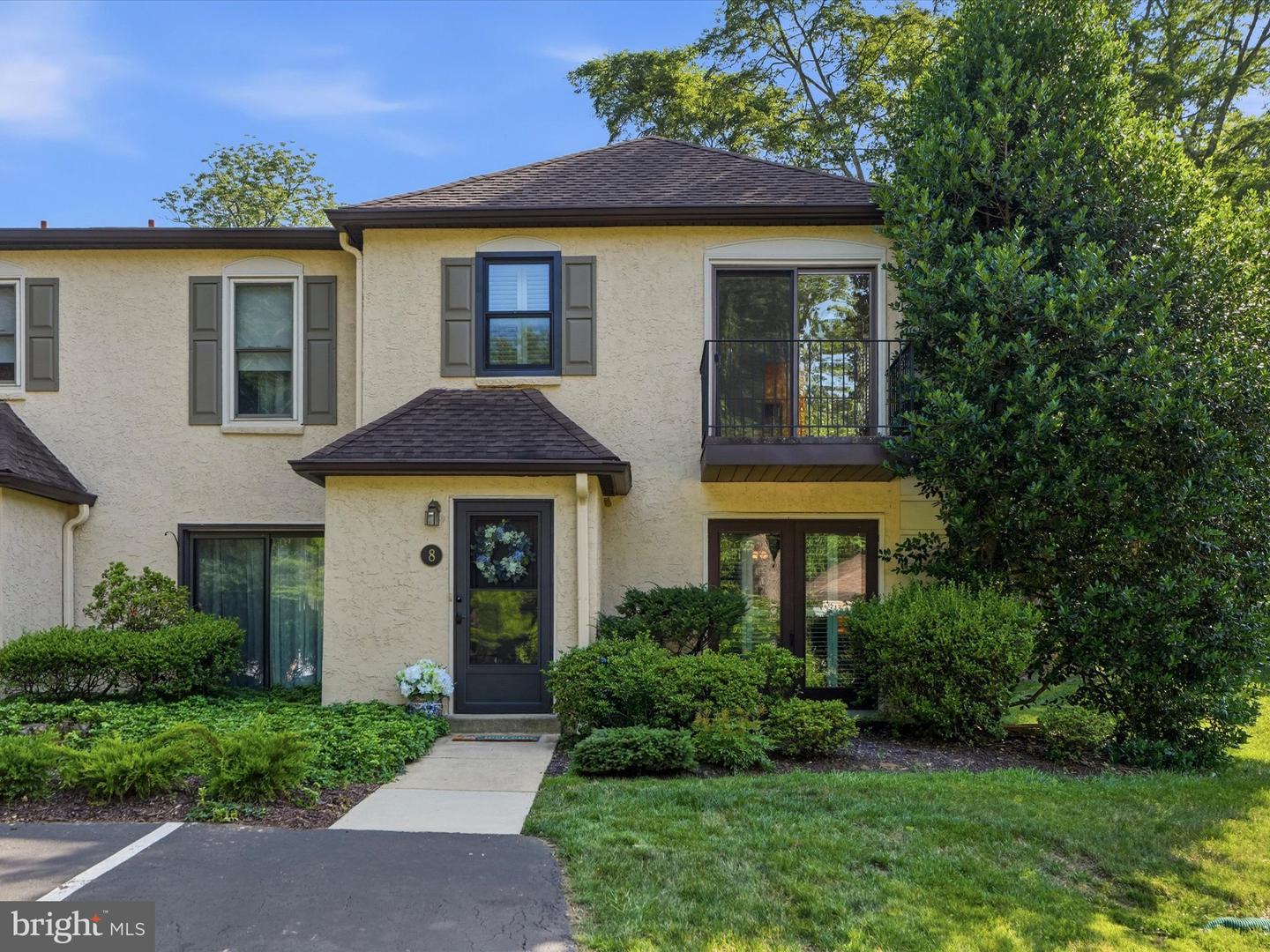 8 SUMMIT DR