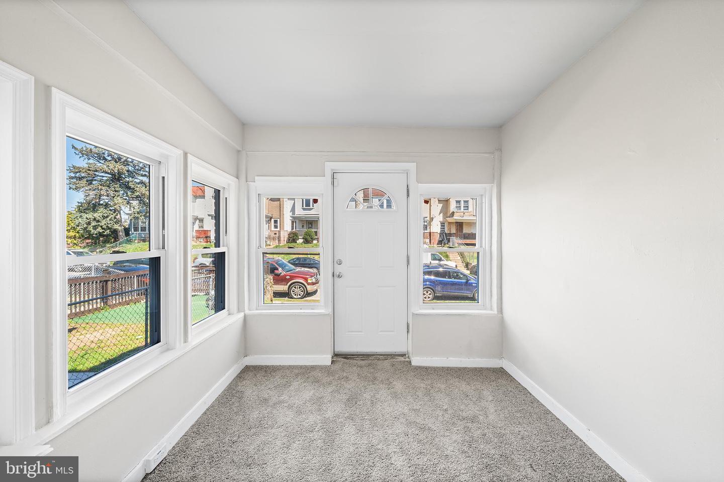 128 Whitely Ter Property Photo 3