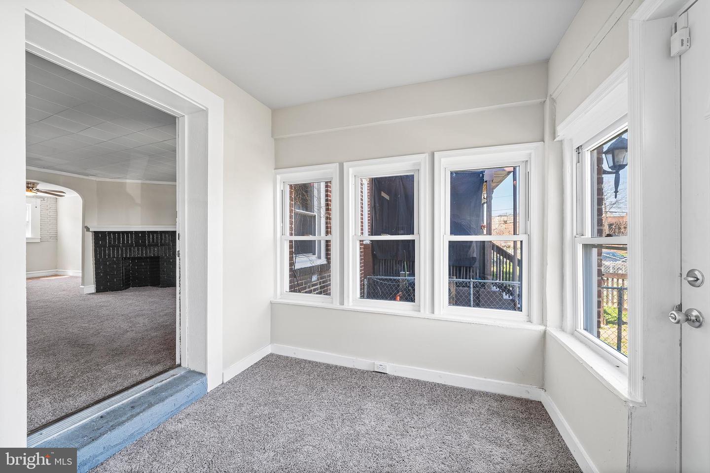 128 Whitely Ter Property Photo 4