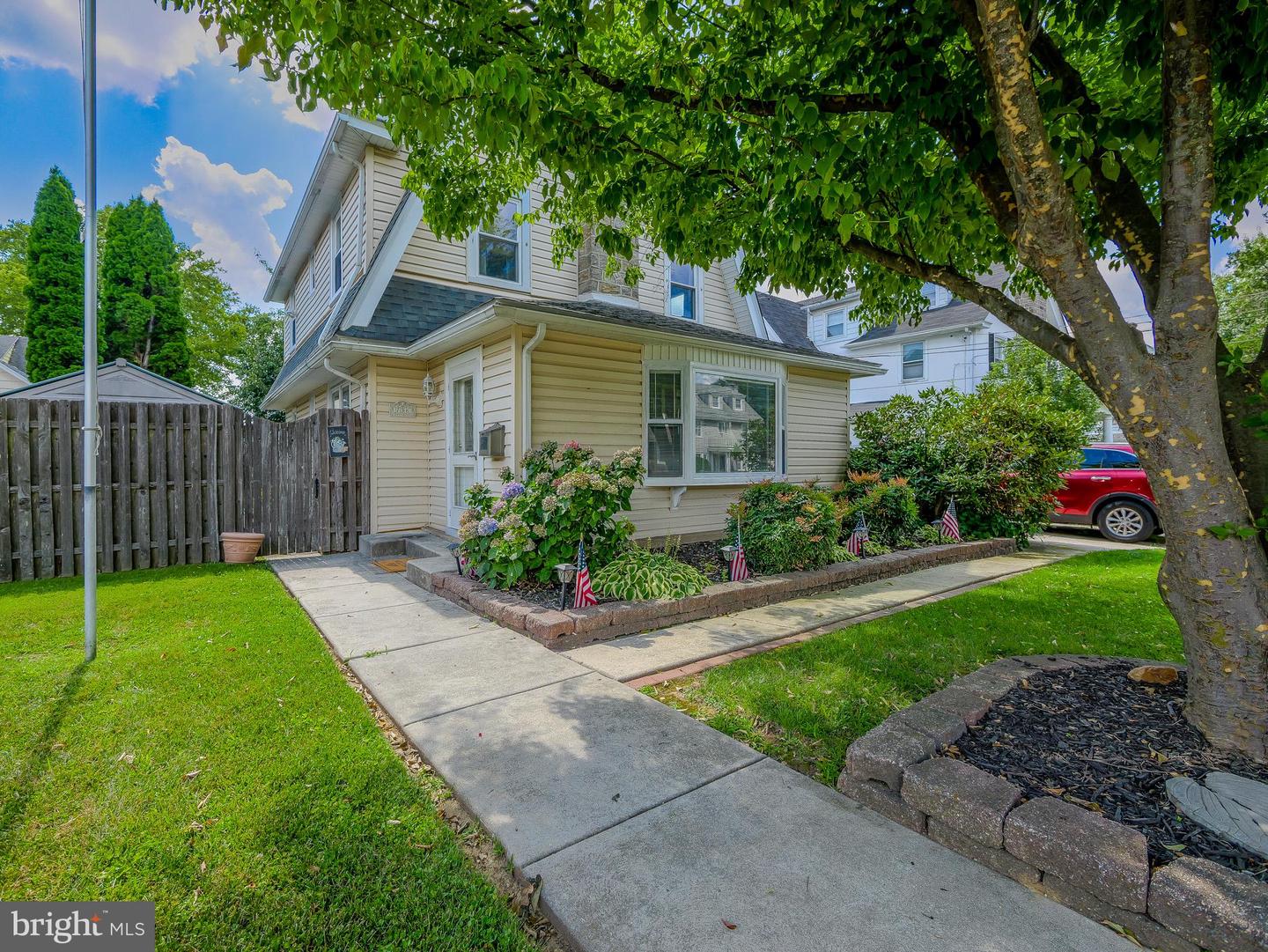 738 Foss Ave Property Photo 1