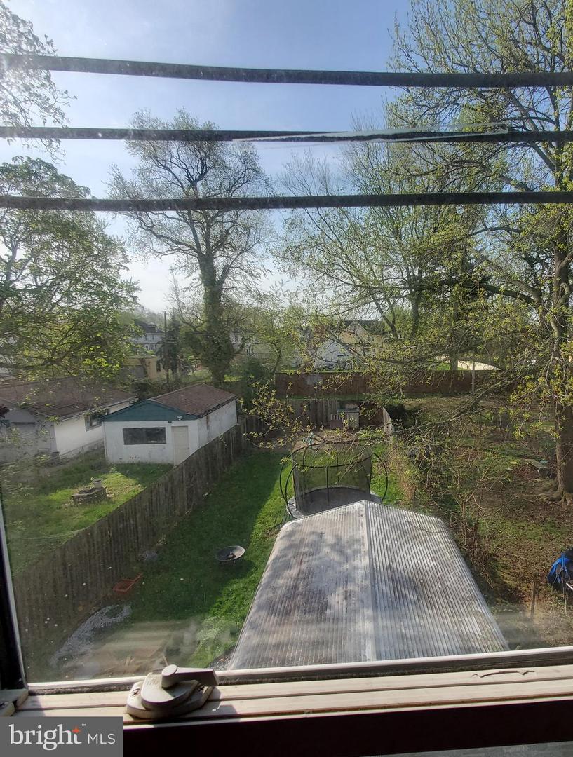 920 Bedford Ave Property Photo 3