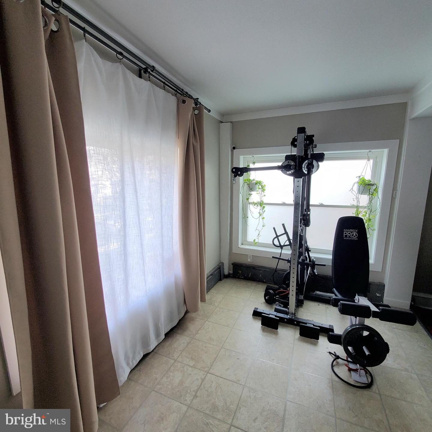 920 Bedford Ave Property Photo 4