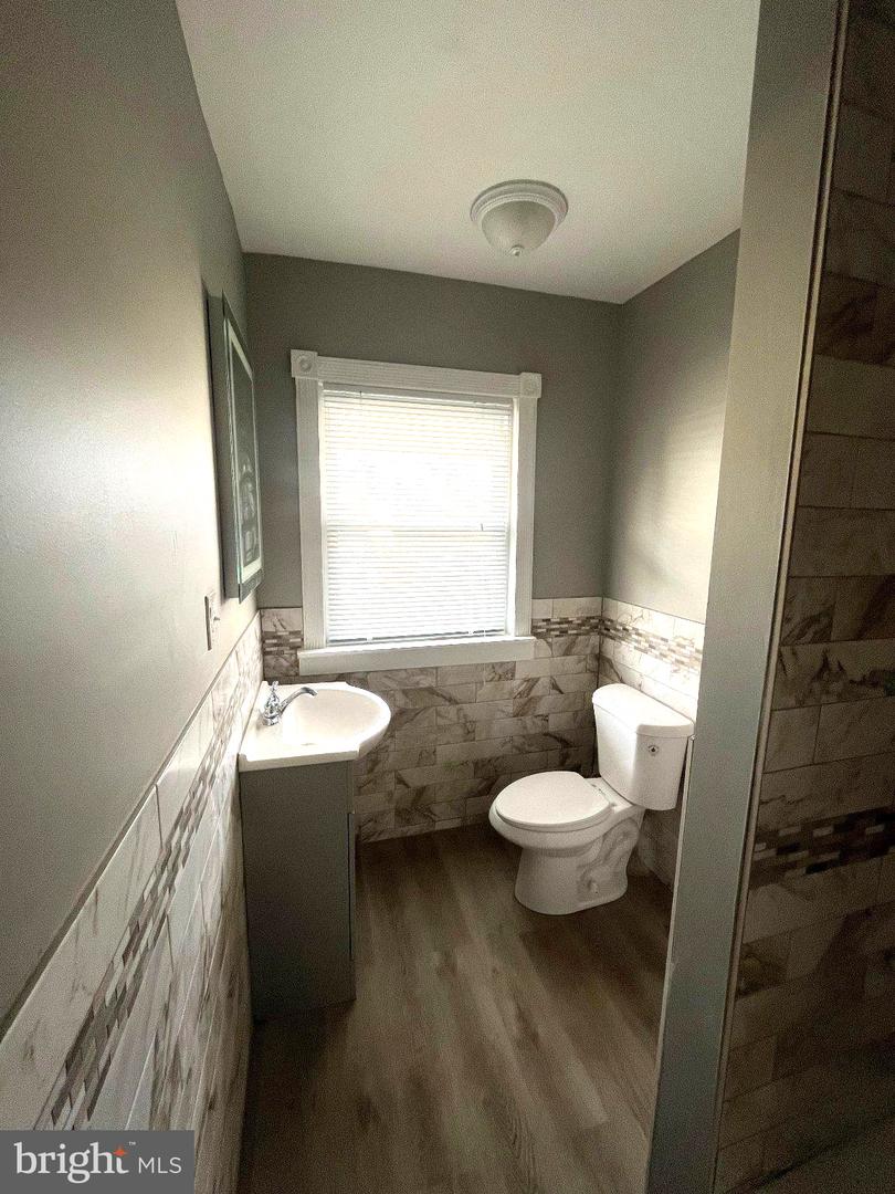 209 E Winona Ave Property Photo 8