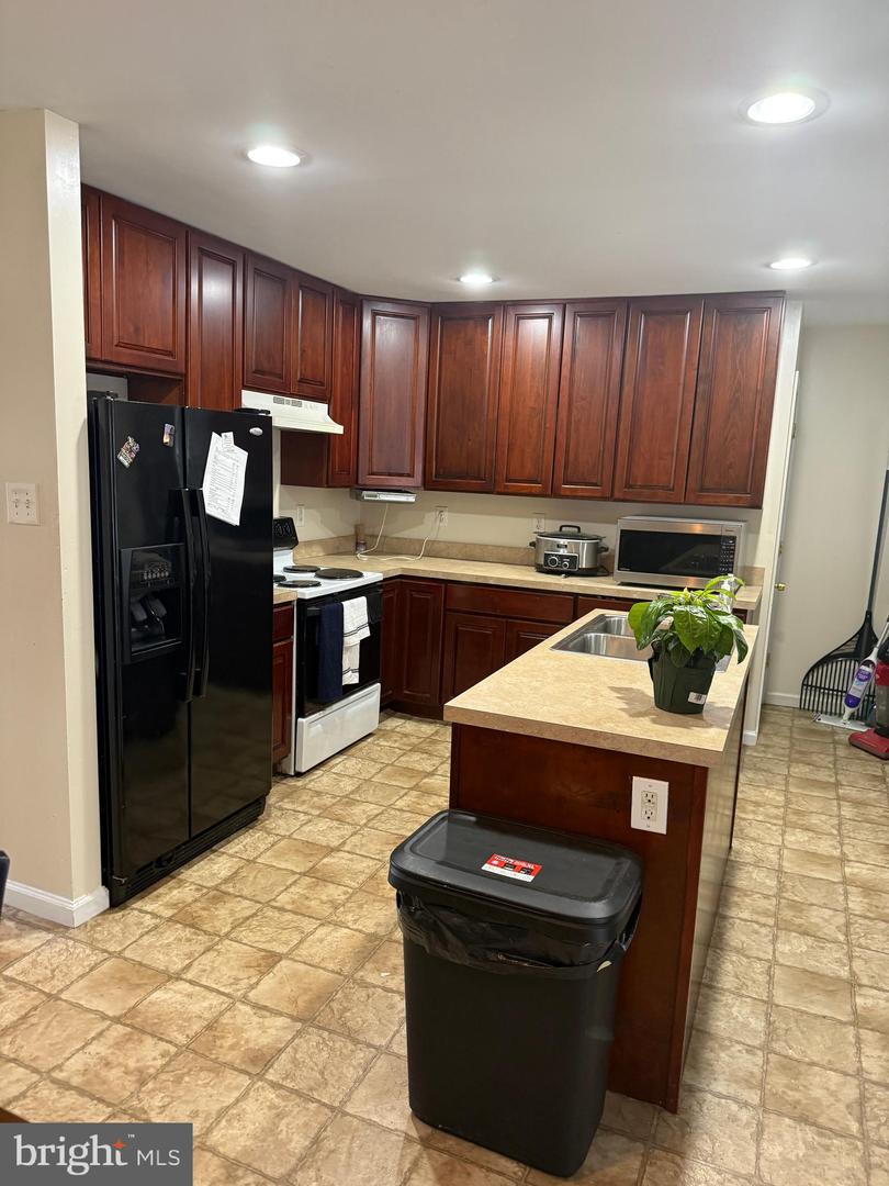 2614 Osborne St Property Photo 5
