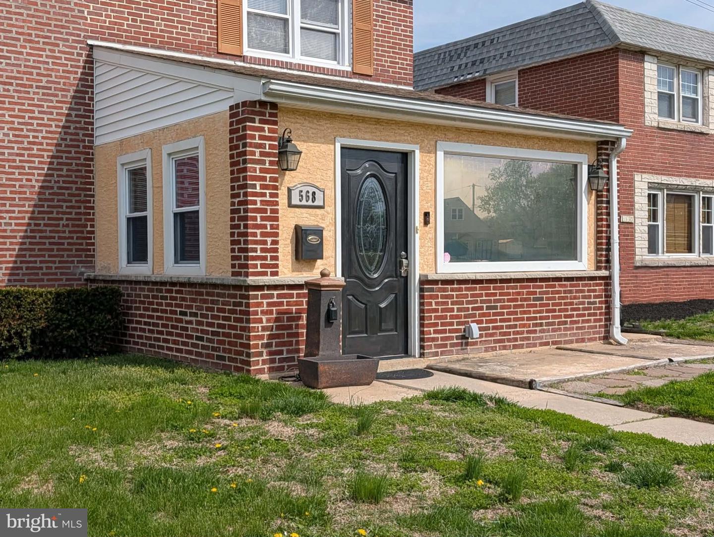 568 Michell St Property Photo 2