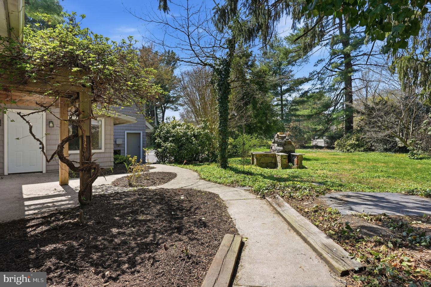 409 S Providence Rd Property Photo 10