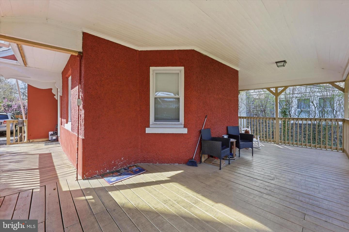 24 W Stewart Ave Property Photo 3