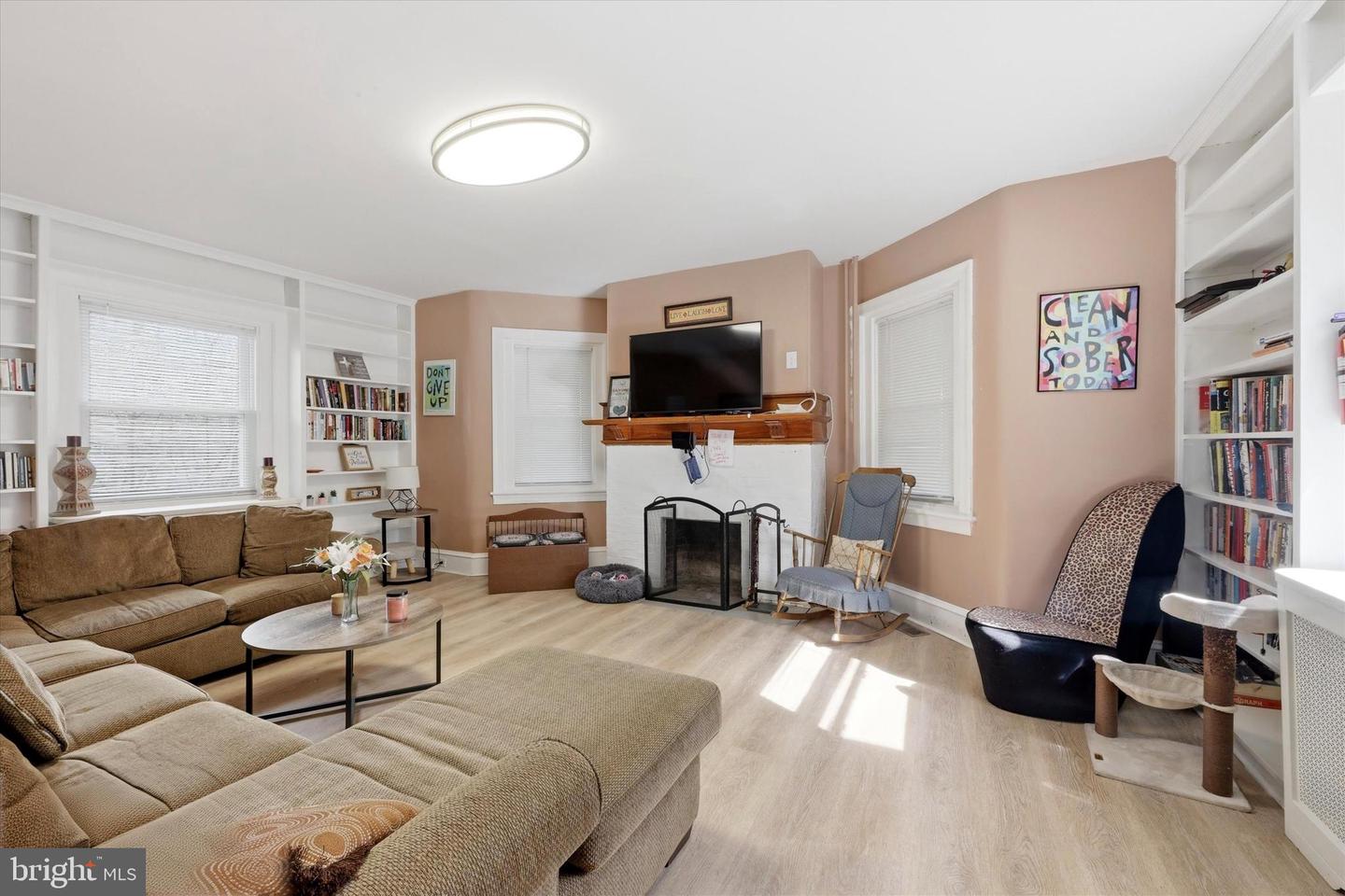24 W Stewart Ave Property Photo 4