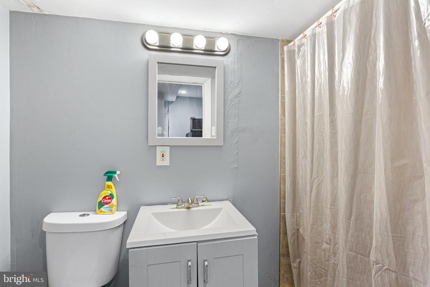 223 Long Ln Property Photo 8