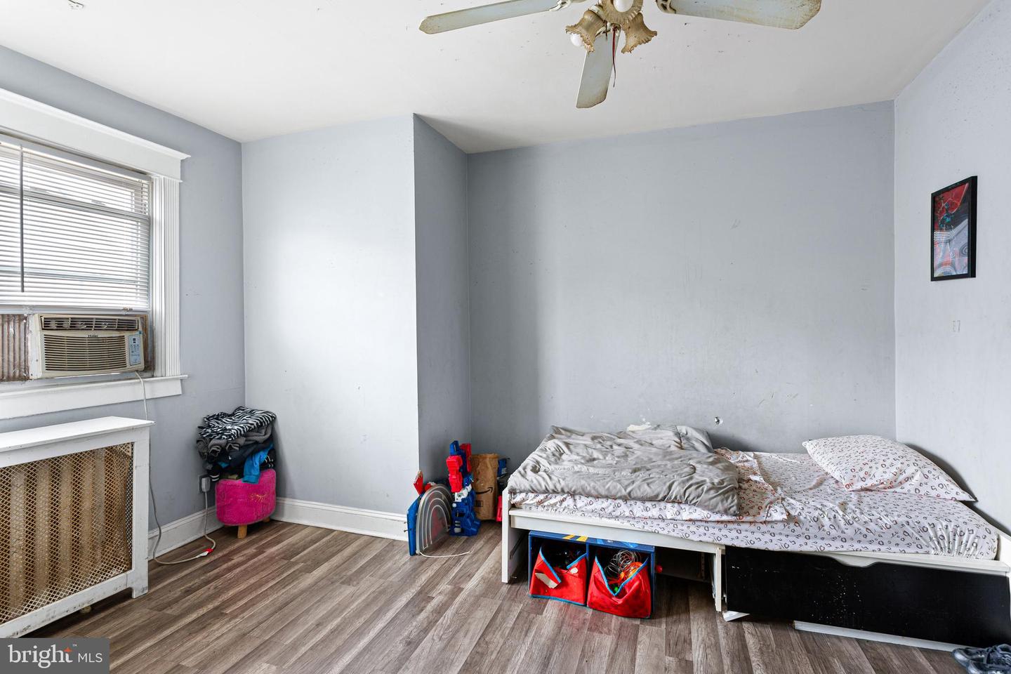 223 Long Ln Property Photo 16