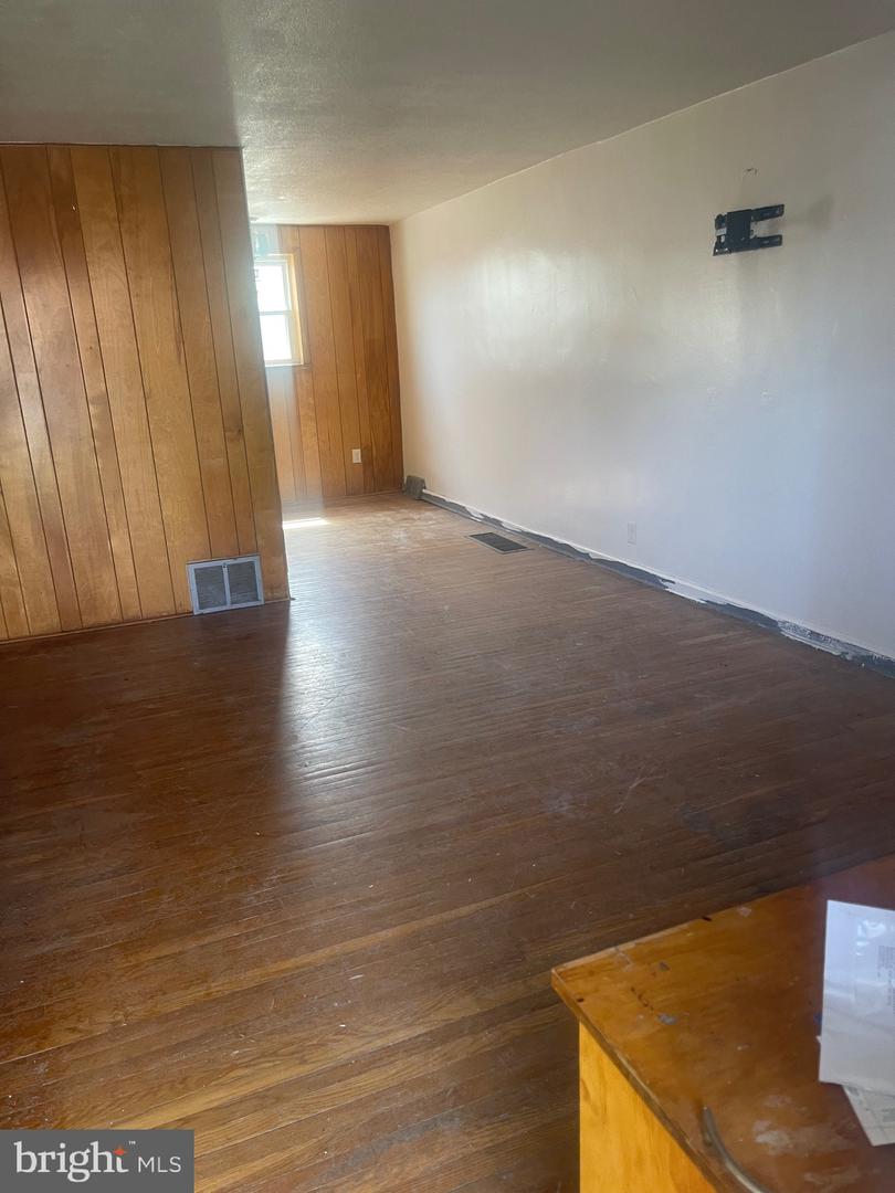2019 Delmar Dr Property Photo 6