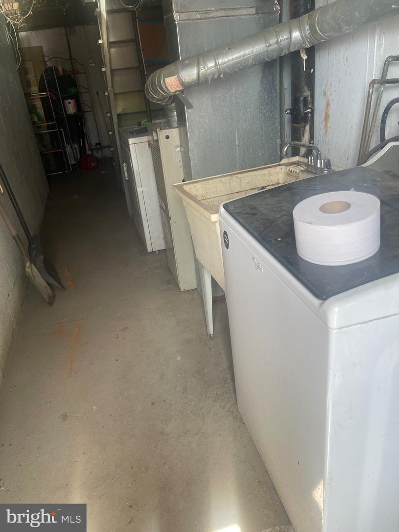 2019 Delmar Dr Property Photo 16