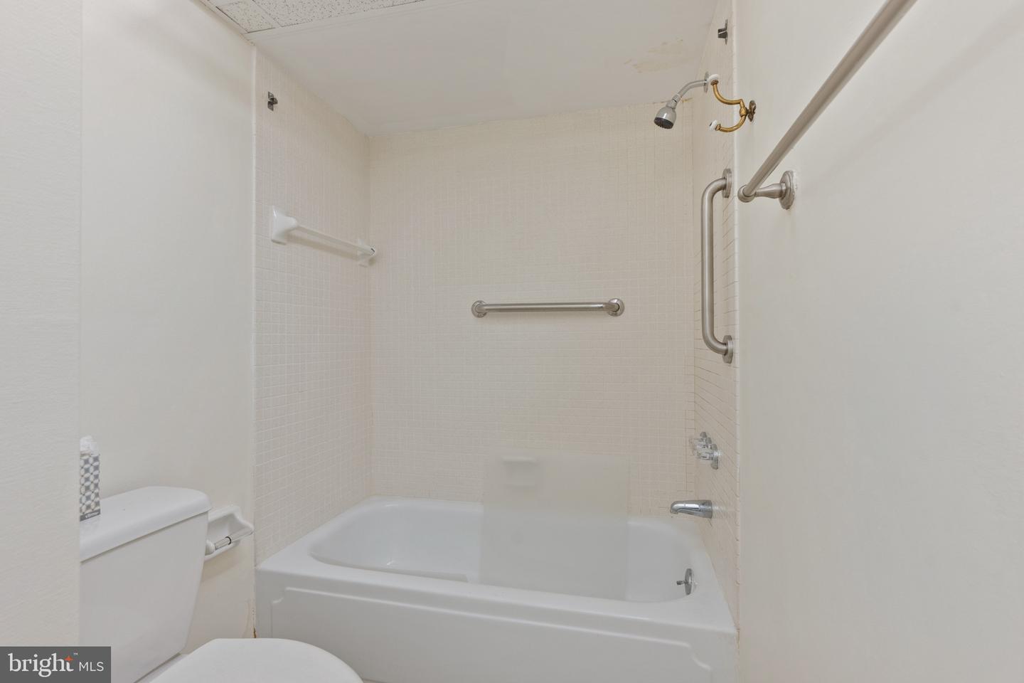 801 Yale Ave #411 Property Photo 12