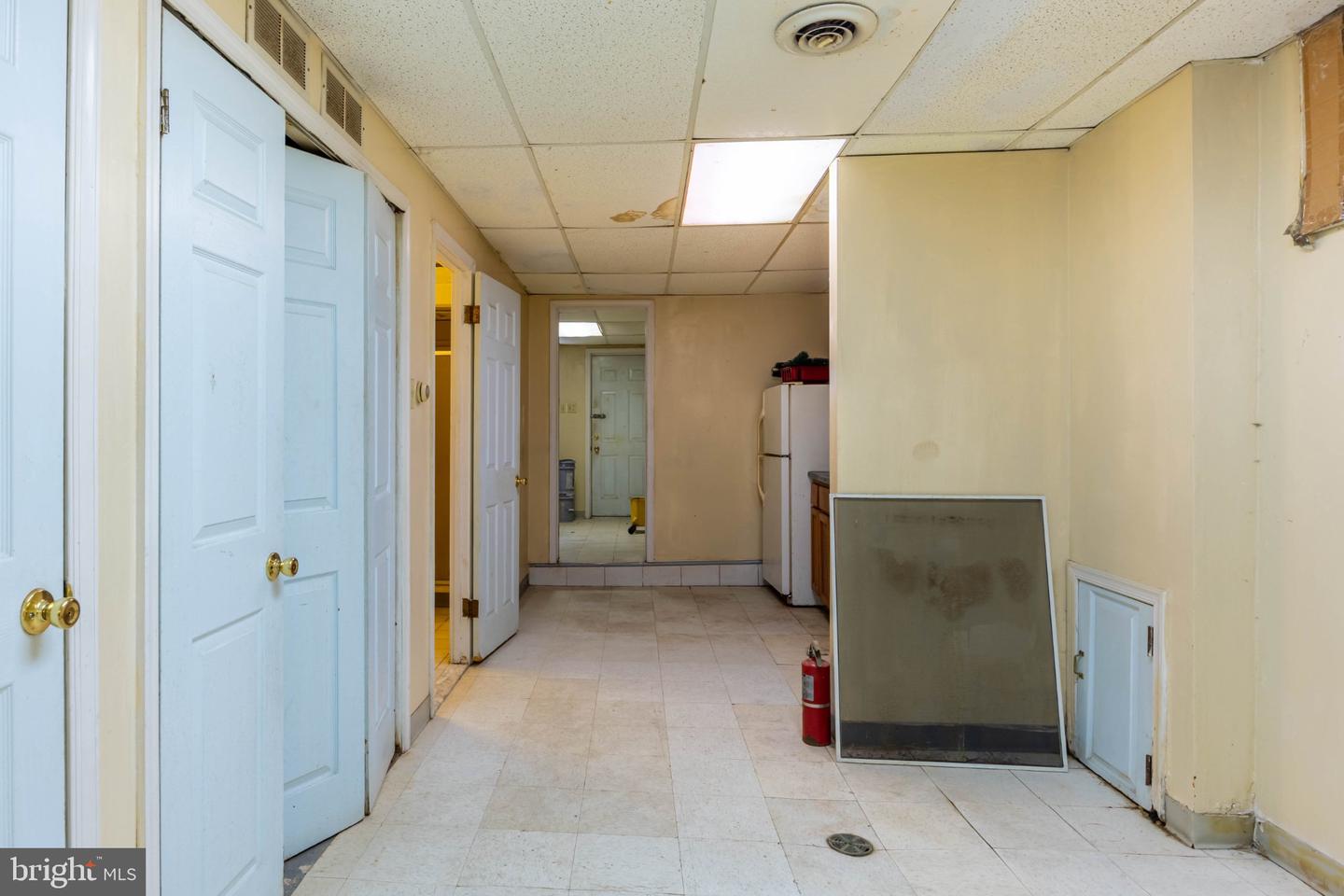 109 Long Ln Property Photo 10