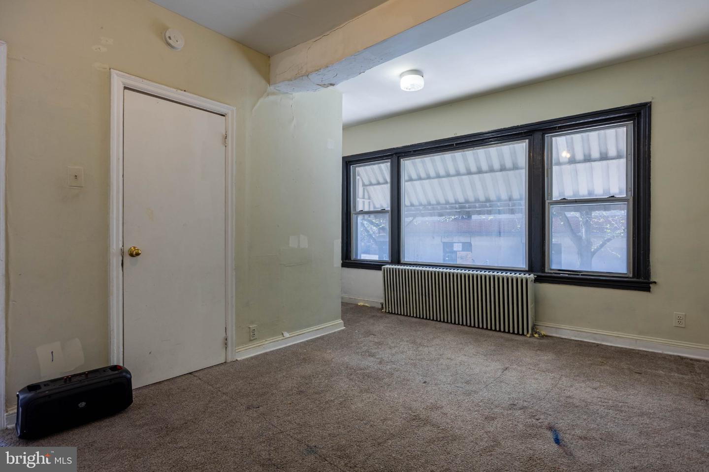 109 Long Ln Property Photo 13