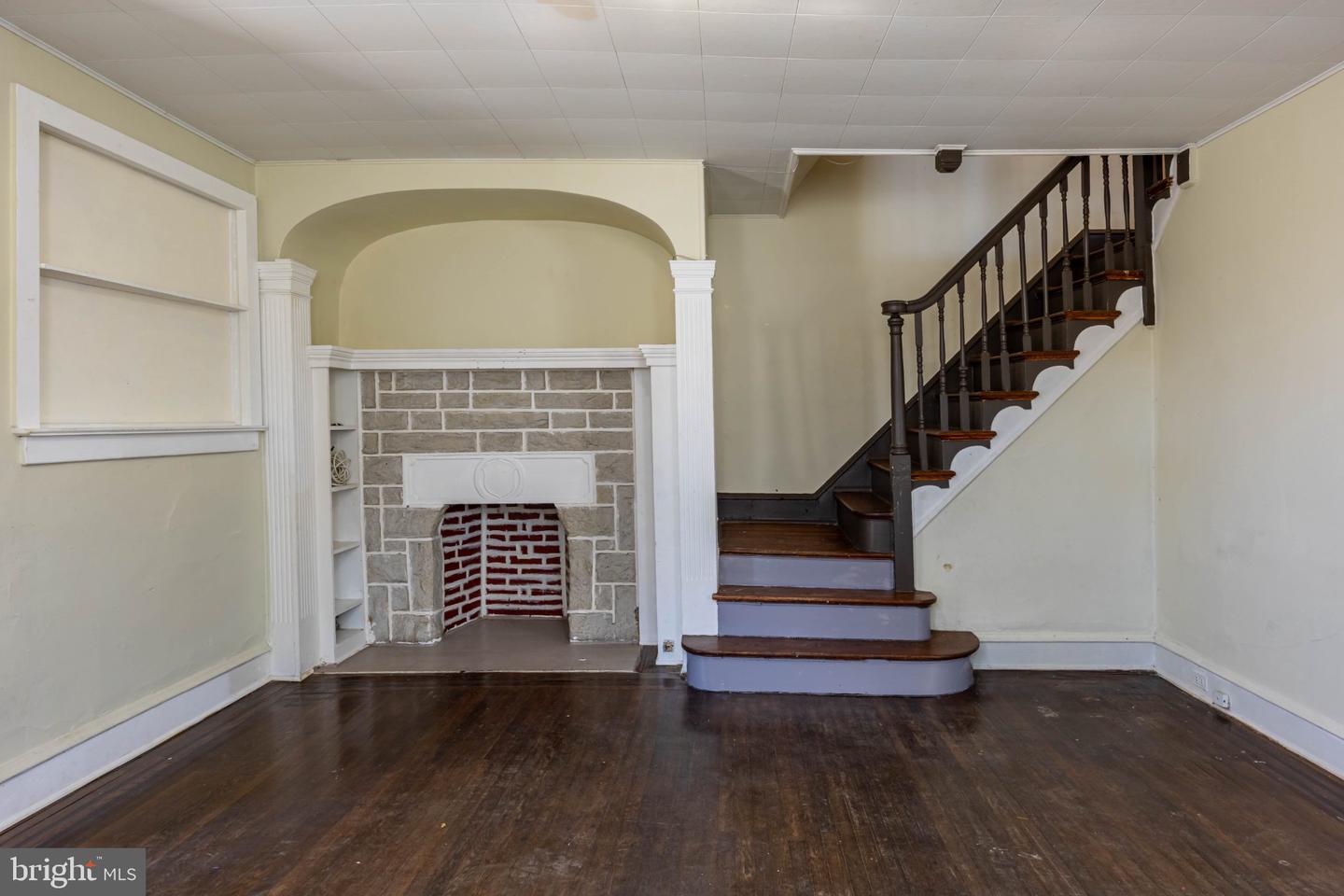109 Long Ln Property Photo 16