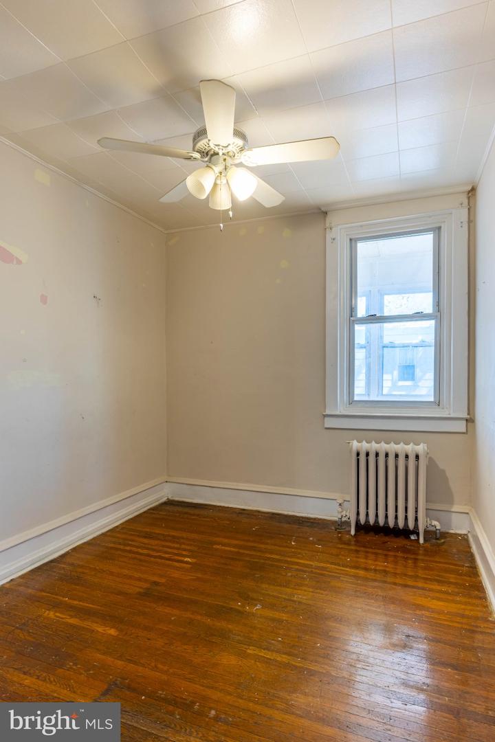 109 Long Ln Property Photo 22
