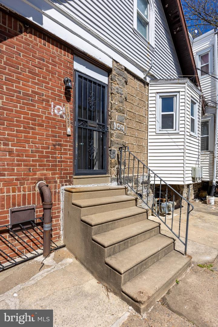 109 Long Ln Property Photo 32