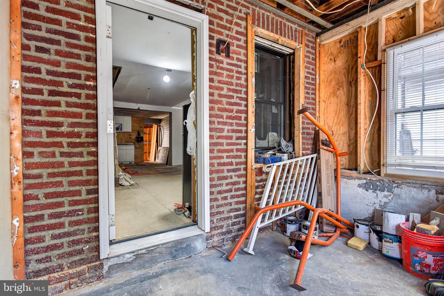 1141 Thomas St Property Photo 5