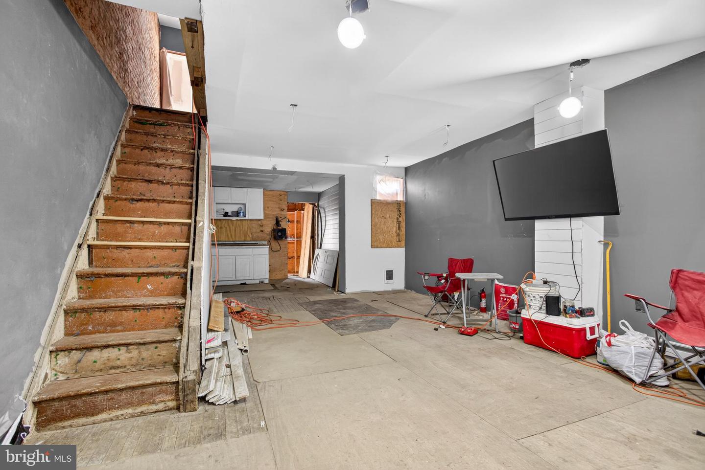 1141 Thomas St Property Photo 7