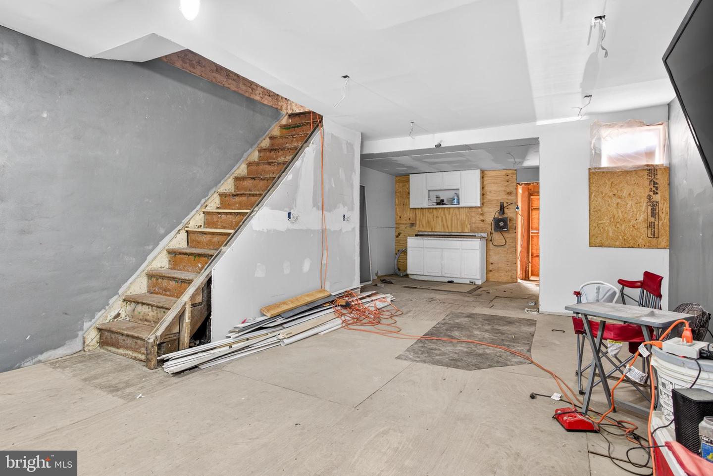 1141 Thomas St Property Photo 8
