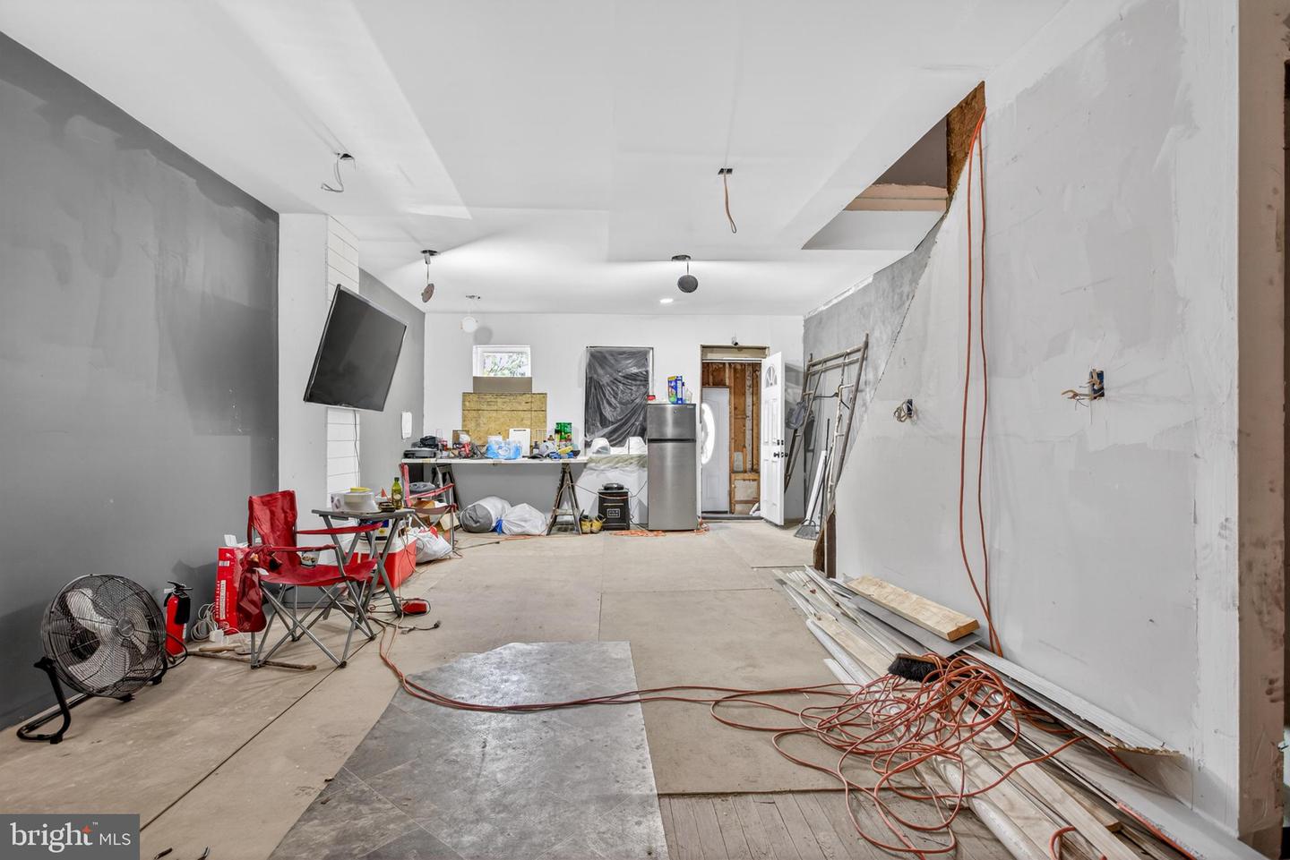 1141 Thomas St Property Photo 9