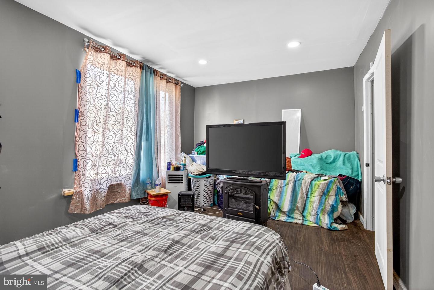1141 Thomas St Property Photo 21