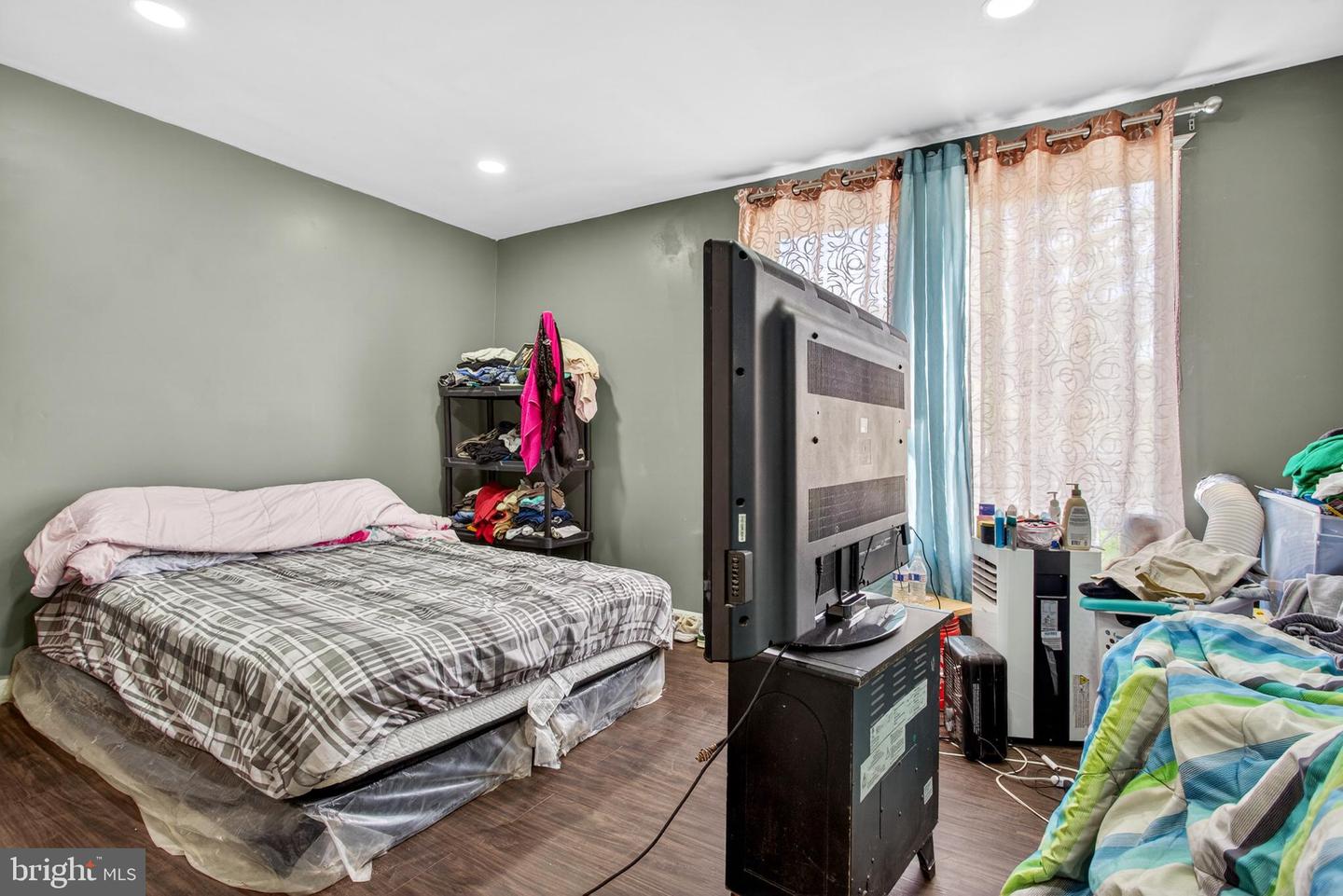 1141 Thomas St Property Photo 22