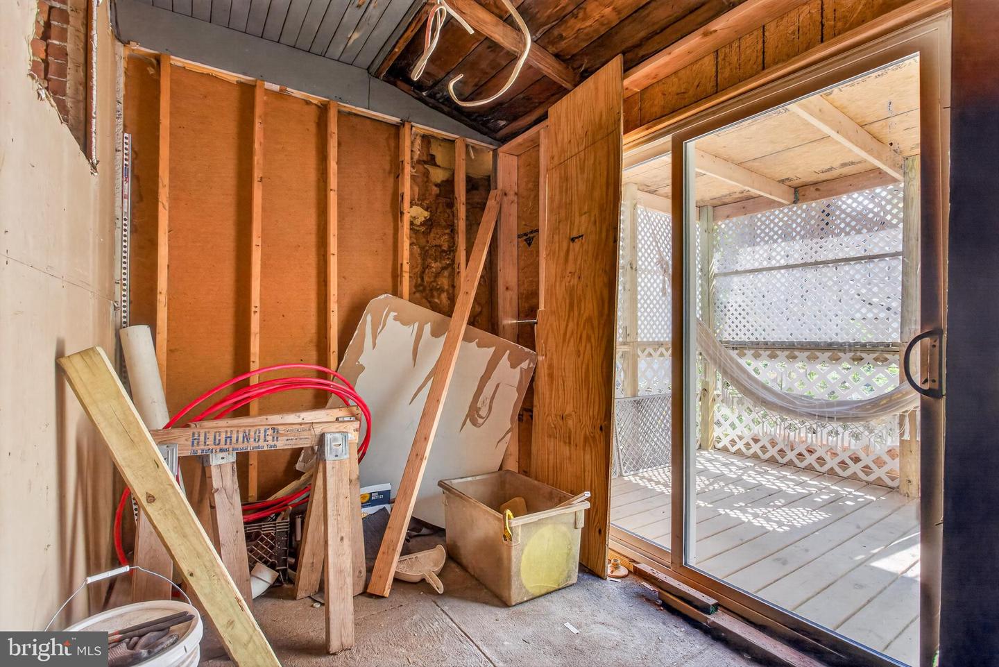 1141 Thomas St Property Photo 25