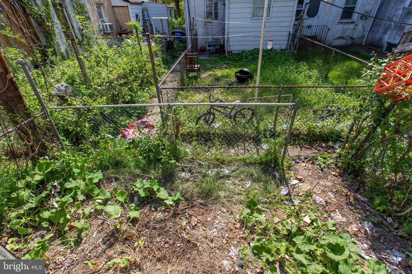 1141 Thomas St Property Photo 27
